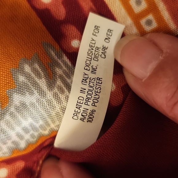 Avon Vintage Woman's Rust & Orange Scarf, Created in Italy 35" square - Picture 4 of 4